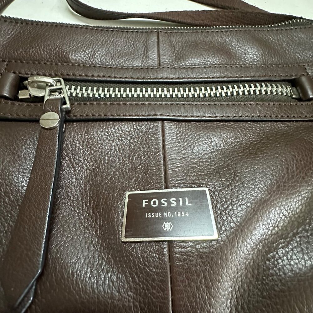Fossil Brown Leather Crossbody Bag With Front Zip Pocket & Adjustable Strap - Picture 6 of 12